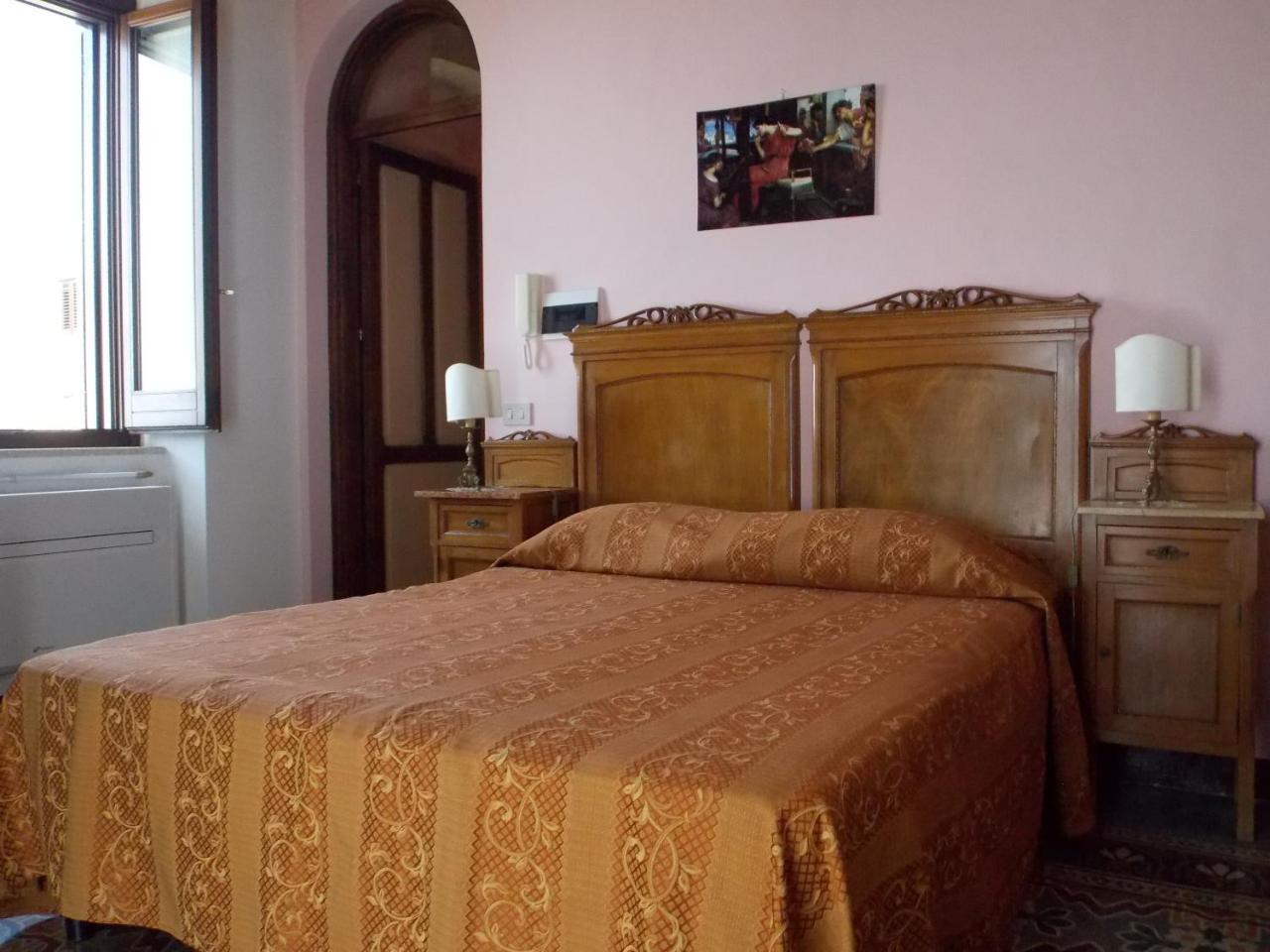 Camere Di Ulisse Ериче Екстериор снимка