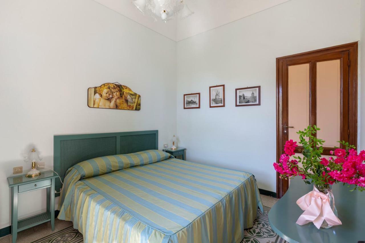 Camere Di Ulisse Ериче Екстериор снимка