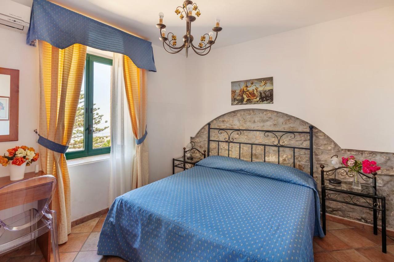 Camere Di Ulisse Ериче Екстериор снимка