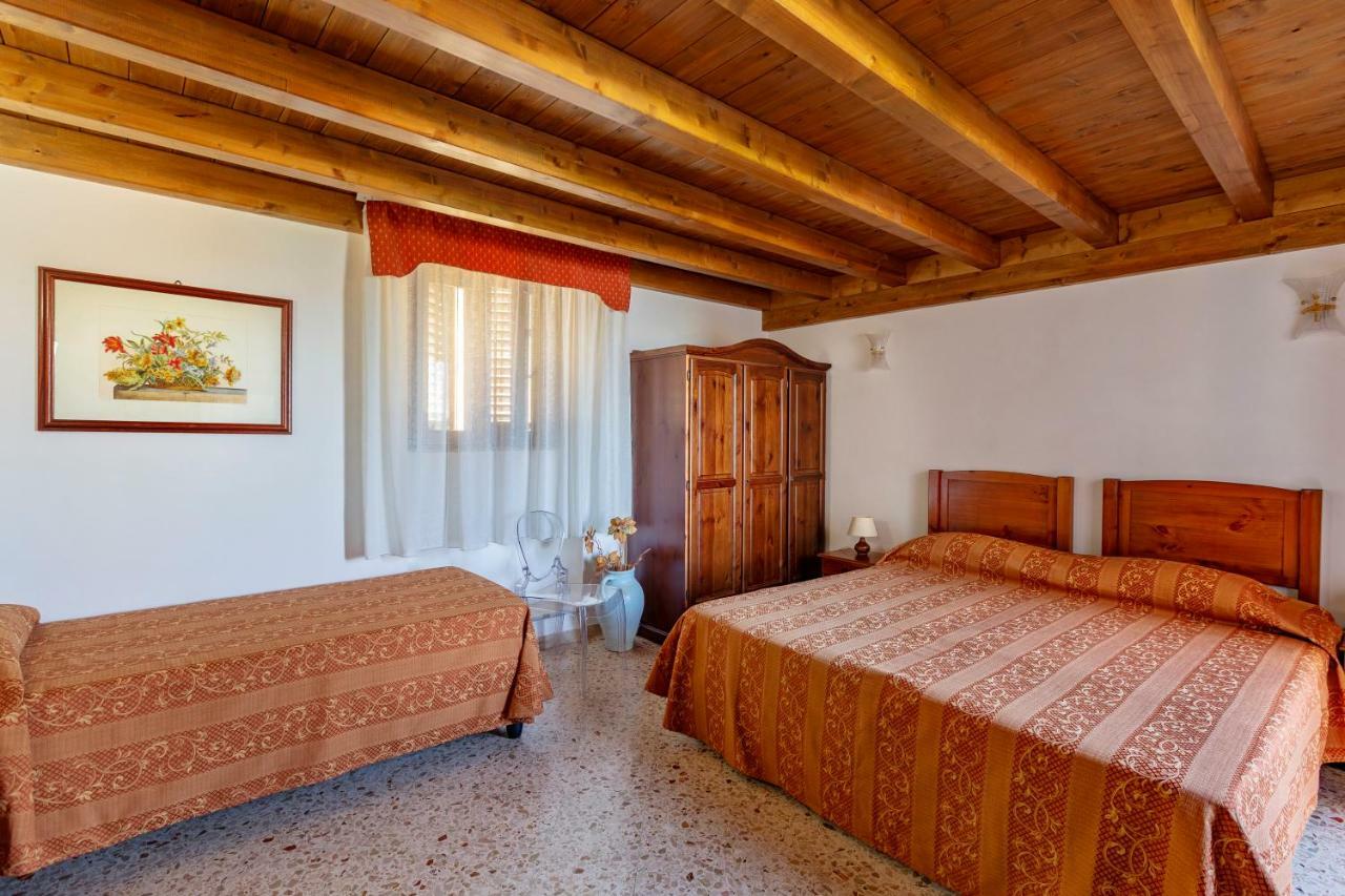 Camere Di Ulisse Ериче Екстериор снимка